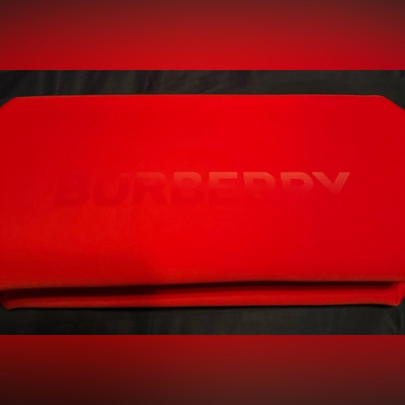 NEW Burberry Red Pouch Beauty - Picture 2 of 5